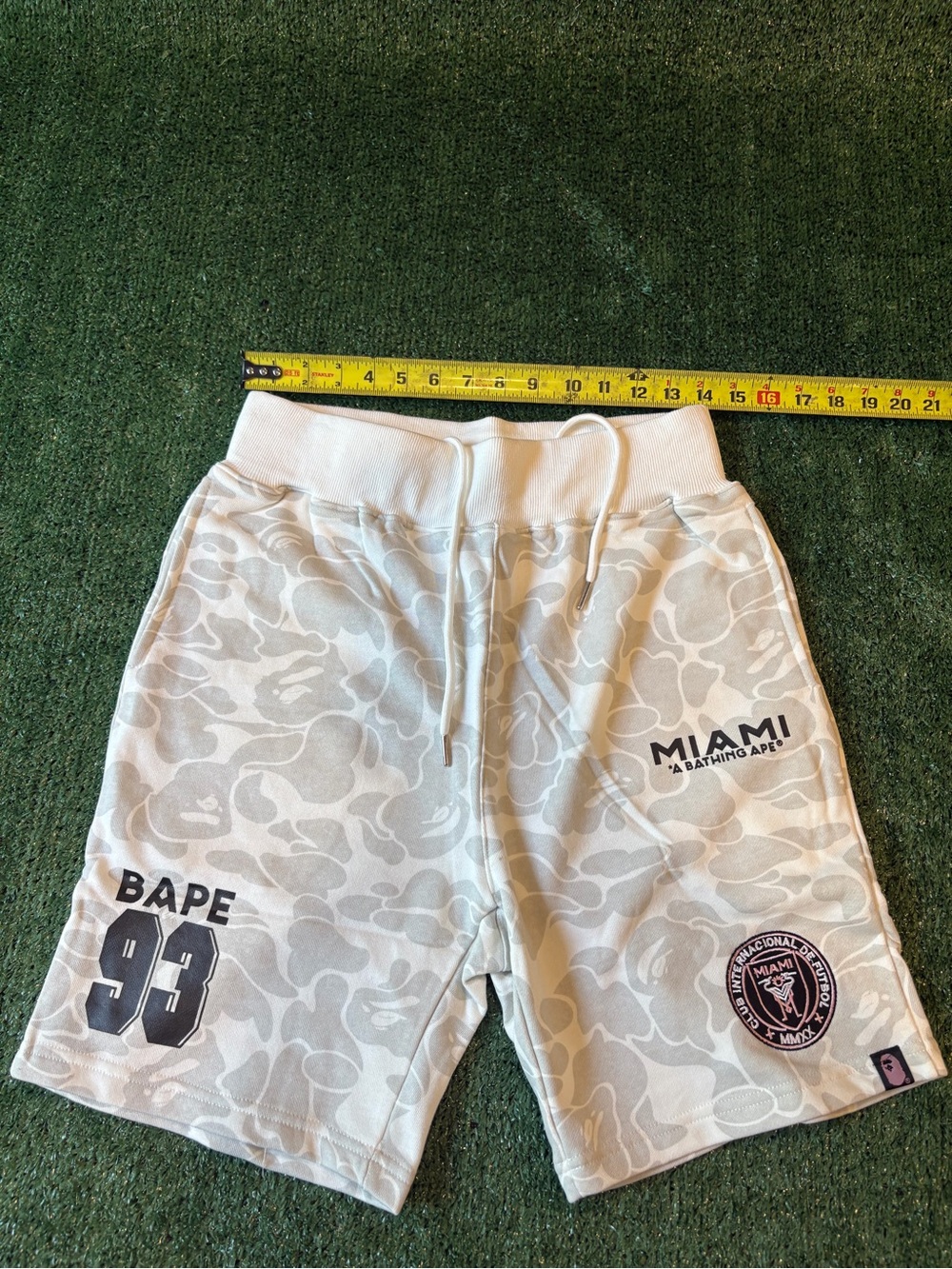 Bape Miami Camo Knit Shorts - Beige & Pink Logo - Picture 7 of 9